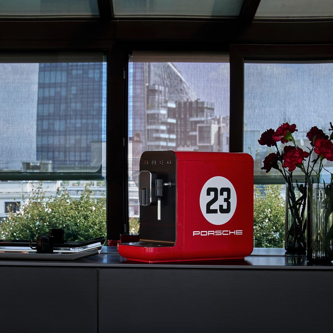 Kaffeemaschine mit Mahlwerk BCC12 | Porsche 917 Rot, Livery Salzburg Porsche x SMEG - Thumbnail 7